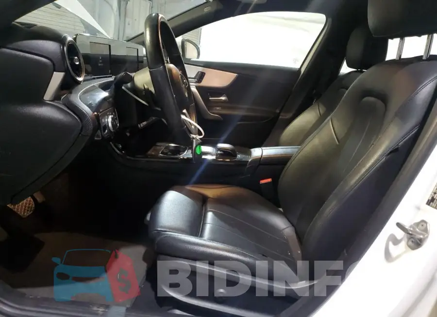 WDD3G4EB8KW017628 Photo# 7