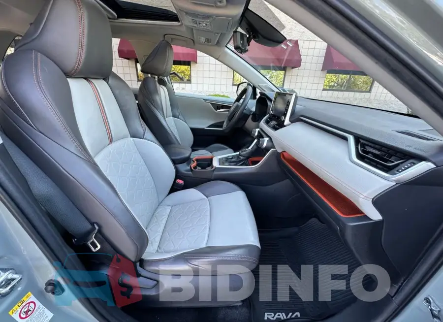 2T3J1RFV8KW041189 Photo# 5