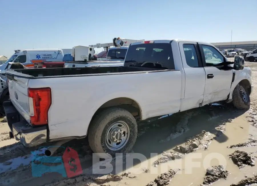1FT7X2A62JEB82068 Photo# 3