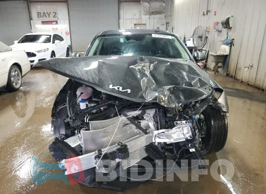 KNAG24J73S5295027 Photo# 5