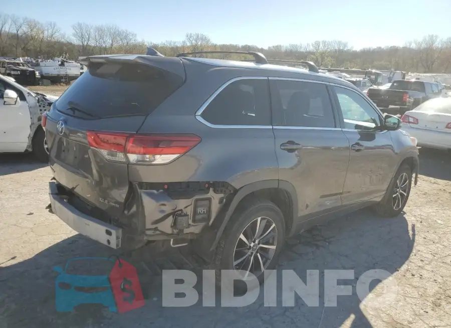5TDJZRFH9JS810236 Photo# 3
