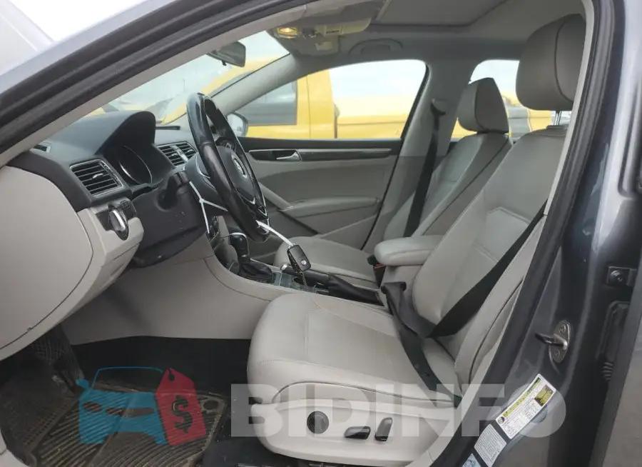 1VWBS7A38GC061865 Photo# 7