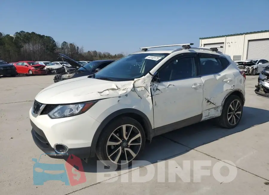 JN1BJ1CRXHW131776 Photo# 1