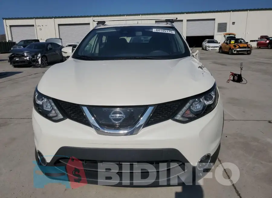 JN1BJ1CRXHW131776 Photo# 5