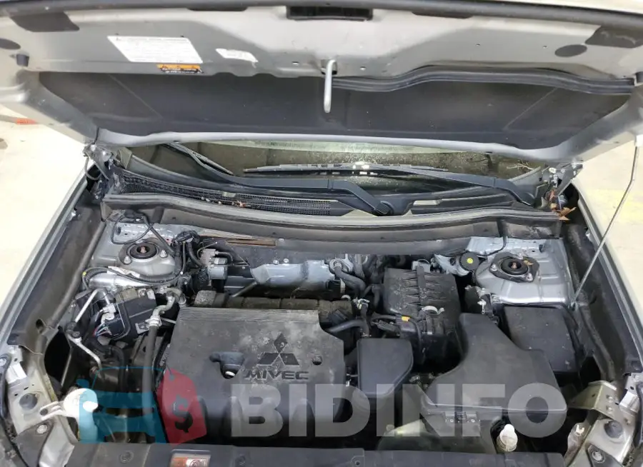 JA4AZ3A32JJ006263 Photo# 12