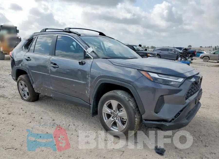 2T3W1RFV2RC279167 Photo# 4
