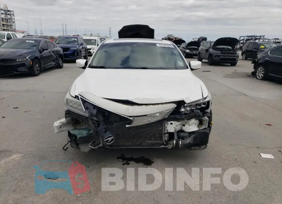 19UDE2F30JA000156 Photo# 5
