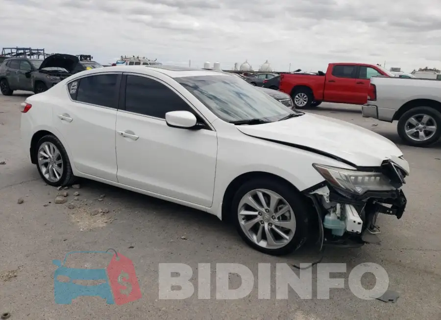 19UDE2F30JA000156 Photo# 4