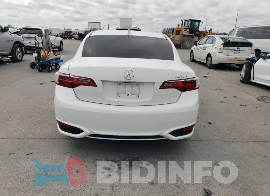 19UDE2F30JA000156 Photo# 6