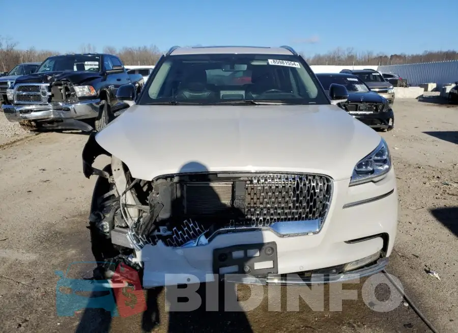 5LM5J7XC7LGL30976 Photo# 5