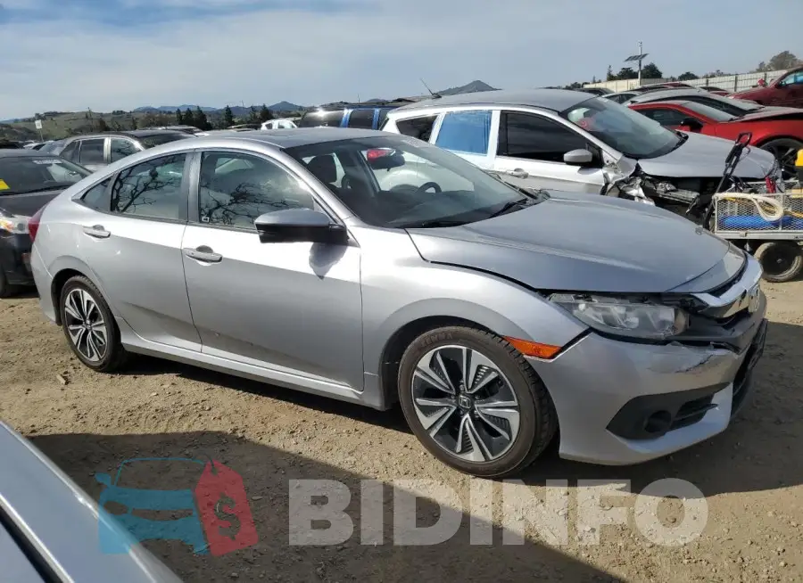 19XFC1F30HE210772 Photo# 4