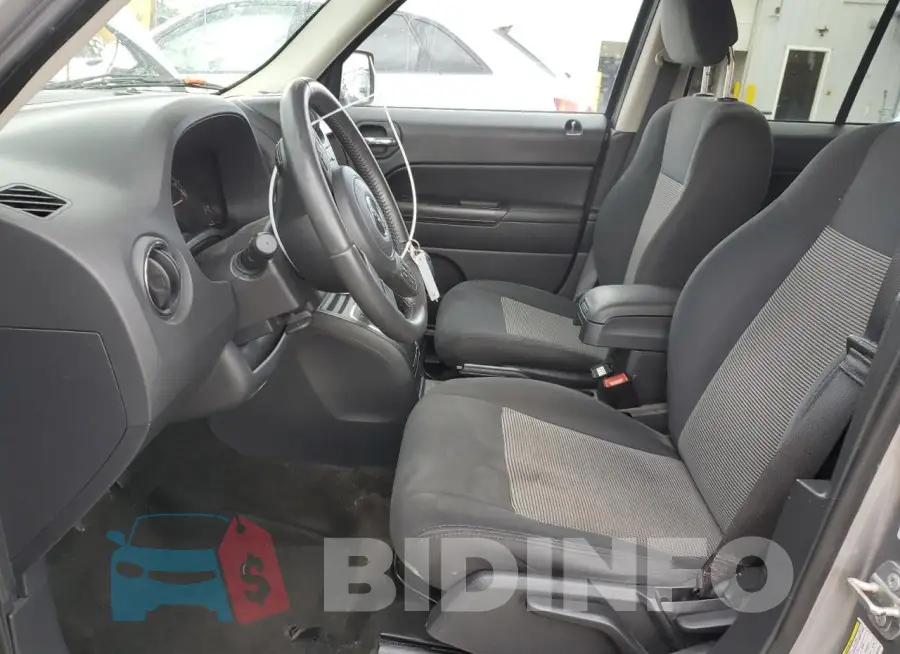 1C4NJPFB6GD507976 Photo# 7