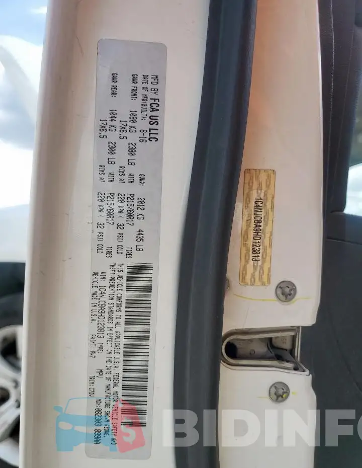 1C4NJCBA9HD123813 Photo# 14