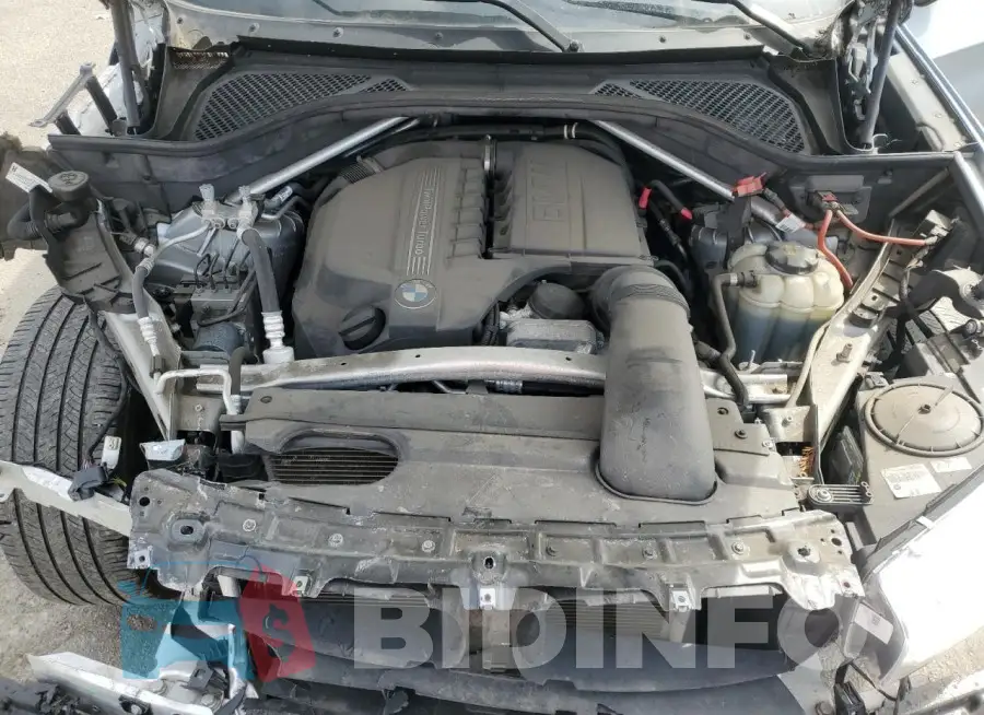 5UXKR0C56J0X86215 Photo# 12