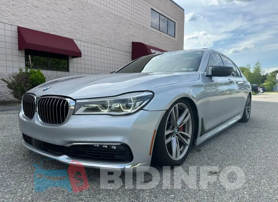 WBA7F2C5XHG422275 Photo# 2