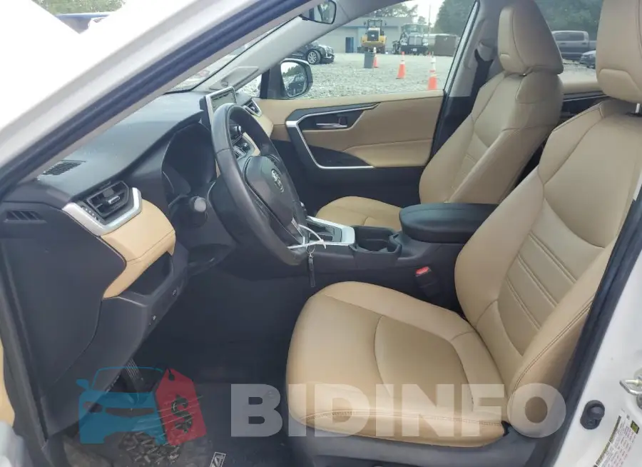 2T3C1RFV8KW004328 Photo# 7