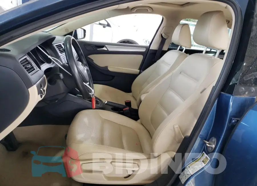 3VWD67AJ7GM351816 Photo# 7