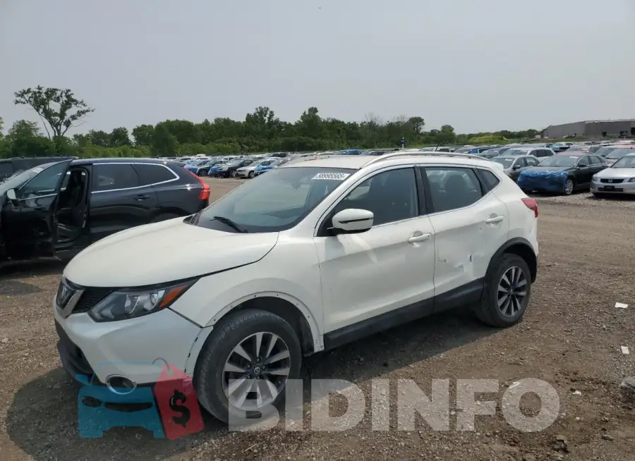 JN1BJ1CR6HW118149 Photo# 1