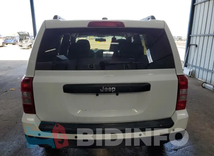 1C4NJPBB0HD208815 Photo# 6