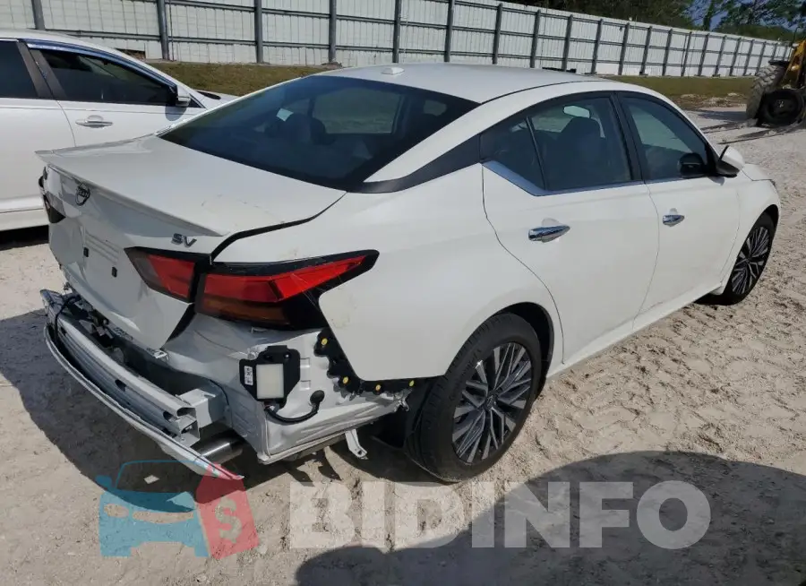 1N4BL4DV9PN301057 Photo# 3
