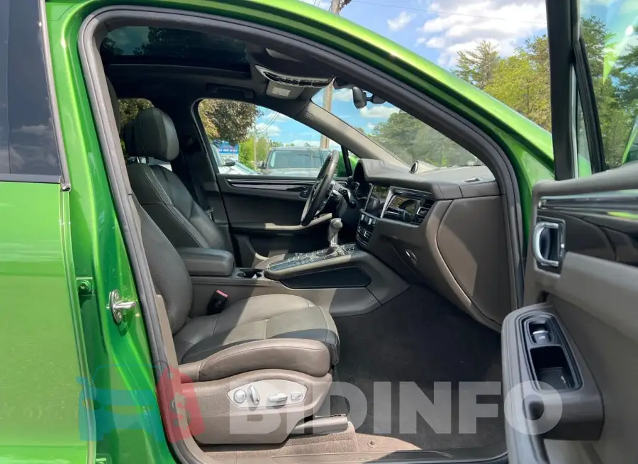 WP1AA2A59KLB09077 Photo# 5