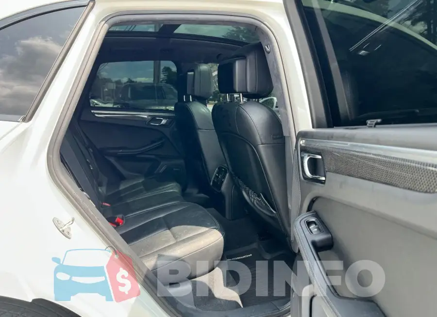 WP1AF2A50HLB60235 Photo# 6