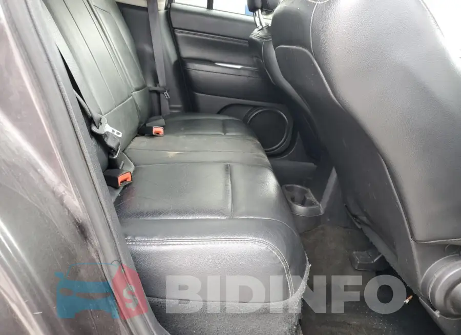 1C4NJDEB6HD176589 Photo# 11