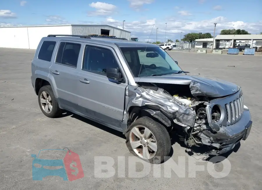 1C4NJPFB1HD184132 Photo# 4