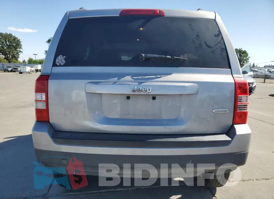 1C4NJPFB1HD184132 Photo# 6