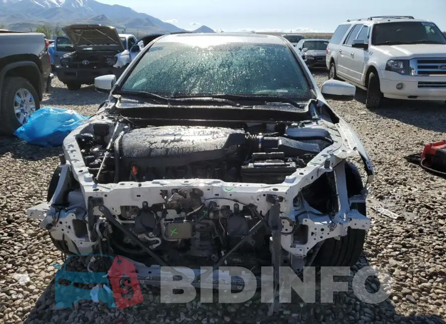 19UUB3F69JA005199 Photo# 5