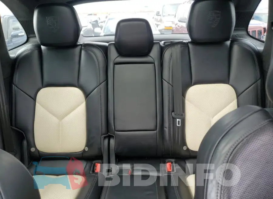 WP1AD2A22HLA81676 Photo# 10