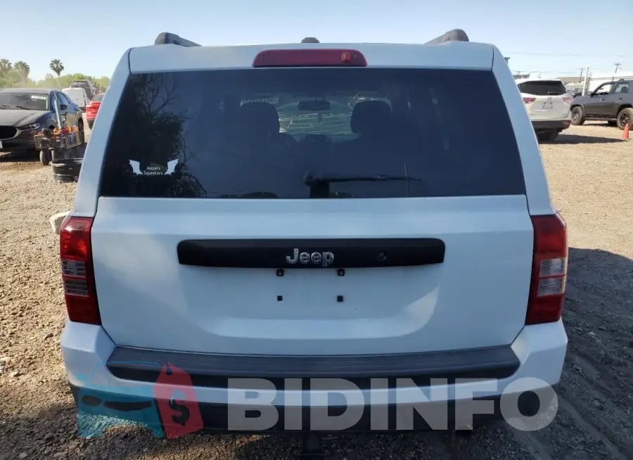 1C4NJPBB4HD120494 Photo# 6