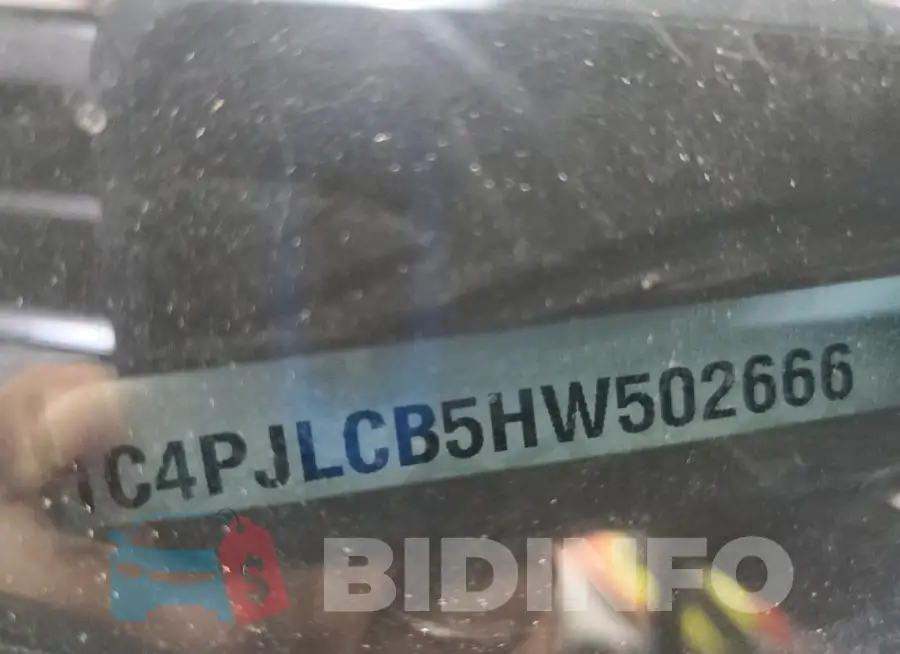 1C4PJLCB5HW502666 Photo# 13