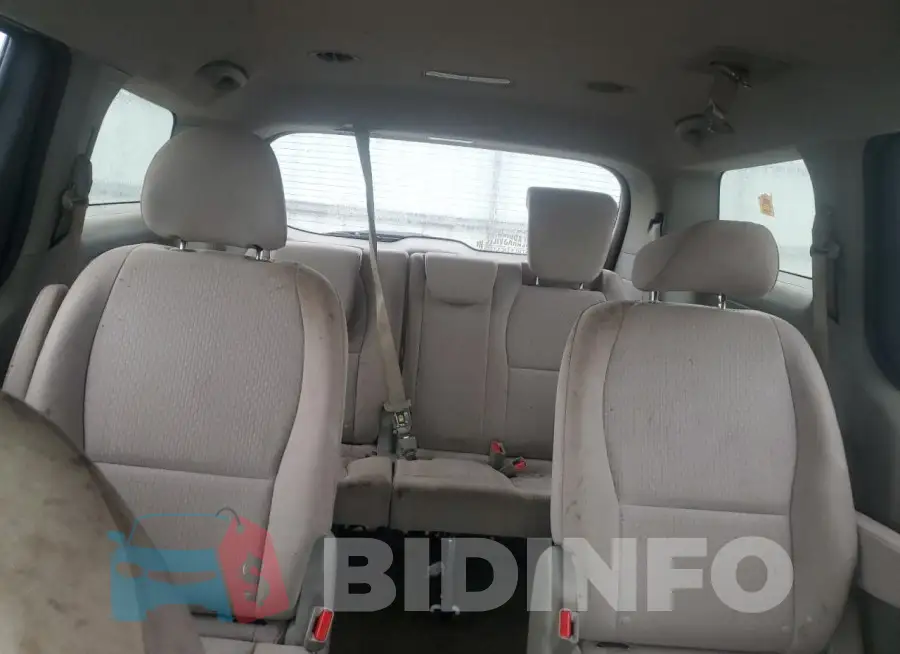 KNDMB5C1XH6245717 Photo# 10