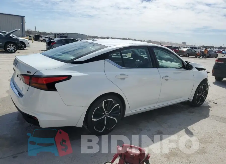 1N4BL4CV9PN389352 Photo# 3