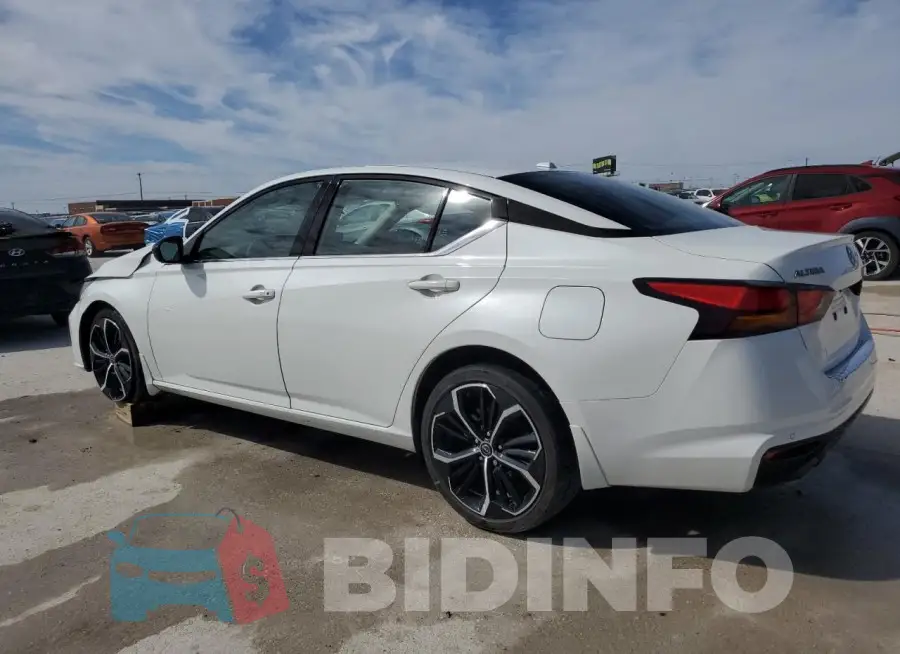 1N4BL4CV9PN389352 Photo# 2