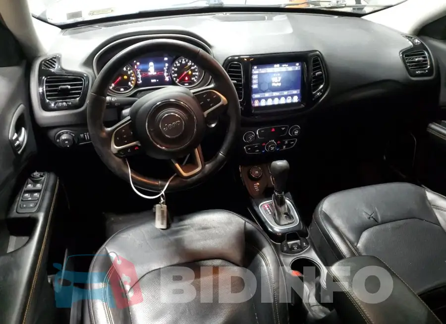 3C4NJDCB8LT123530 Photo# 8