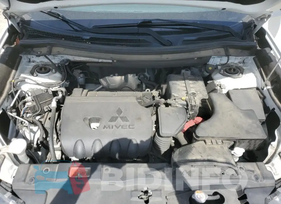 JA4AD3A36JZ063095 Photo# 12