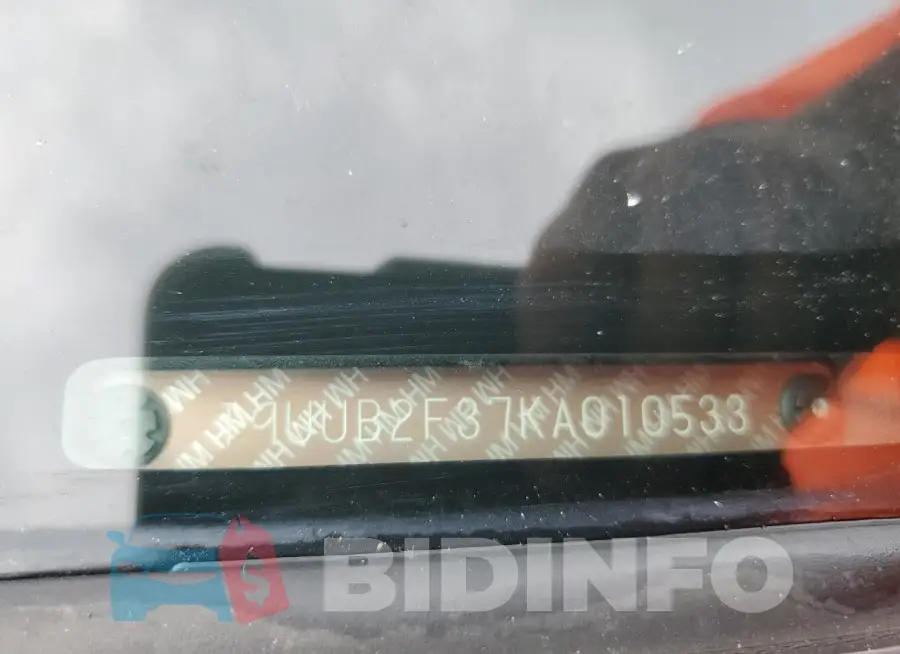 19UUB2F37KA010533 Photo# 12