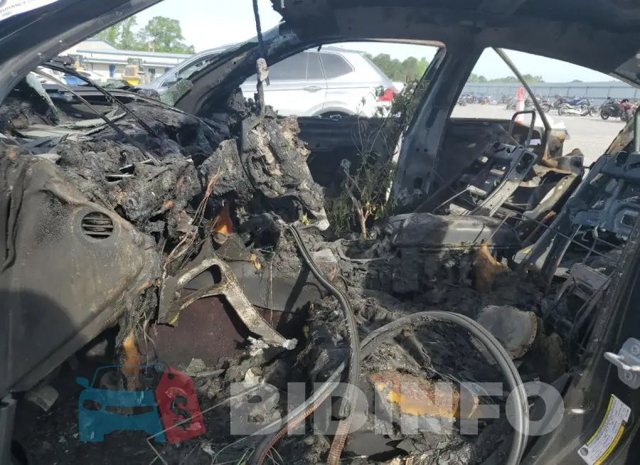 2C3CDXCT2JH147082 Photo# 7