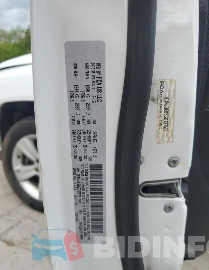 1C4NJDEB6GD737579 Photo# 13