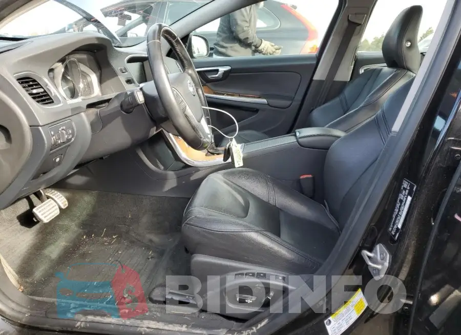 LYV402FM2GB092538 Photo# 7