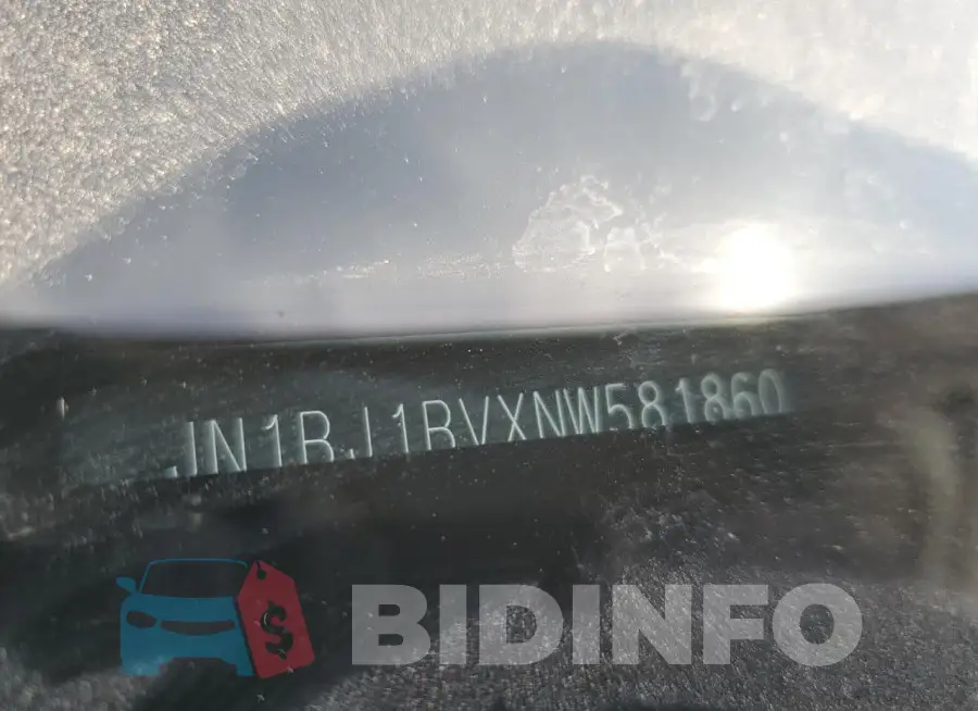 JN1BJ1BVXNW581860 Photo# 13