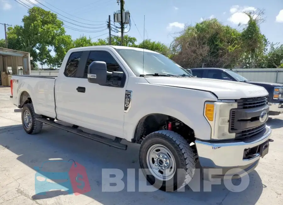 1FT7X2B63HED50048 Photo# 4
