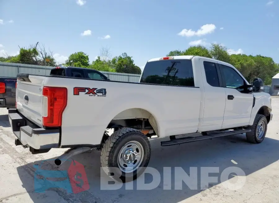 1FT7X2B63HED50048 Photo# 3