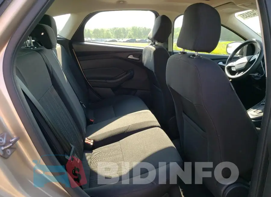 1FADP3M23HL333979 Photo# 10