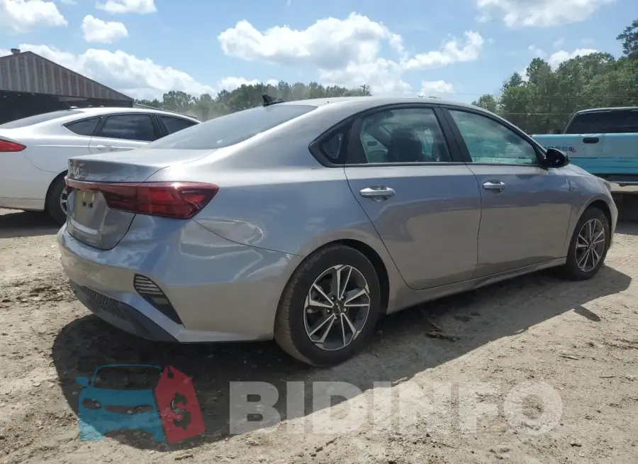 3KPF24AD8RE815922 Photo# 3
