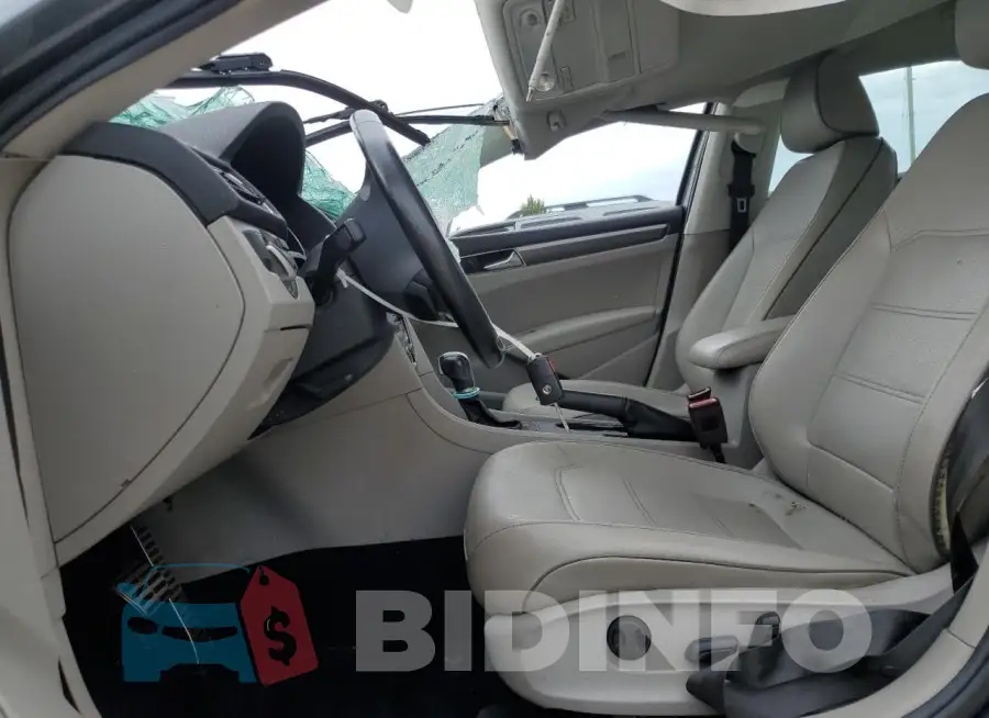 1VWDT7A37HC051027 Photo# 7