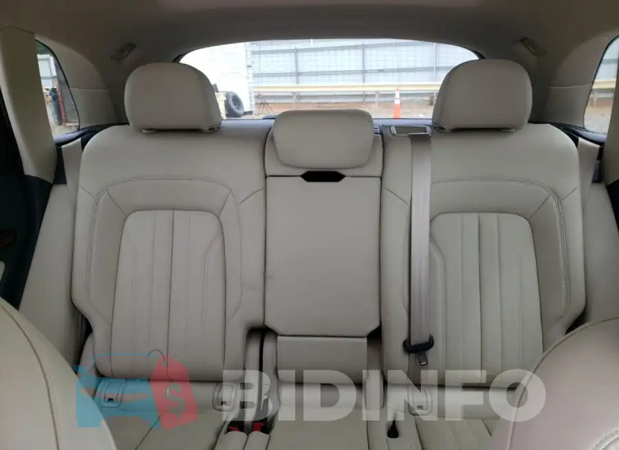 WA1BNAFY1J2110844 Photo# 10