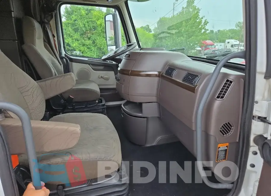 4V4NC9EH0GN937769 Photo# 5